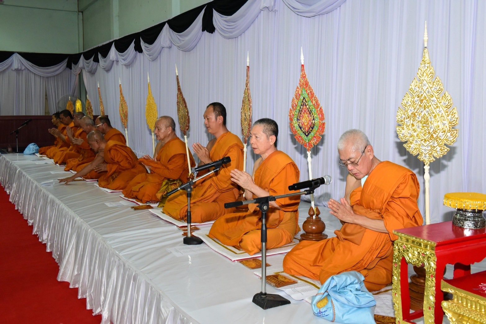  ร่วมพิธีบำเพ็ญกุศลสตมวาร (๑๐๐ วัน) ถวายเป็นพระราชกุศล สมเด็จพระนางเจ้าสิริกิติ์พระบรมราชินีนาถ พระบรมราชชนนีพันปีหลวง