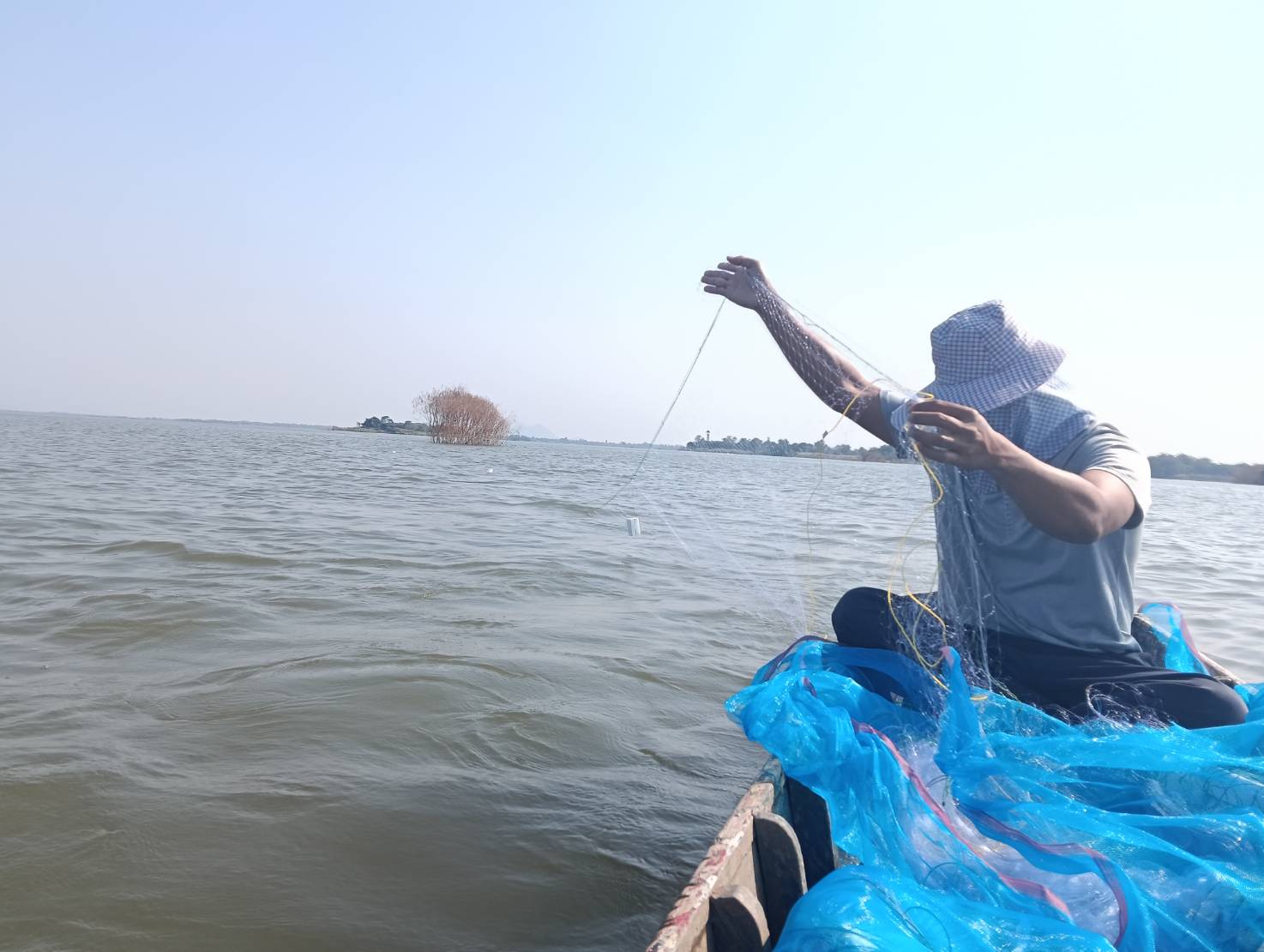 ศปจ.นครสวรรค์ และคณะเจ้าหน้าที่กลุ่มวิชาการ กองวิจัยและพัฒนาประมงน้ำจืด ดำเนินการสำรวจนิเวศทางน้ำและทรัพยากรประมงครั้งที่ 1 ประจำปีงบประมาณ 2569 โครงการวิจัยการศึกษาสภาวะทรัพยากรประมงหลังการบูรณะแหล่งน้ำด้วยการขุดลอก ในพื้นที่บึงบอระเพ็ด จังหวัดนครสวรรค์