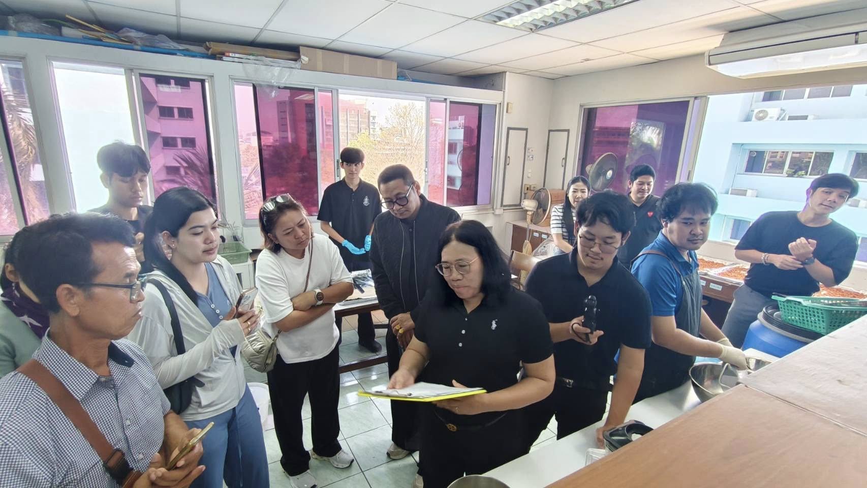 จัดอบรมหลักสูตร “การพัฒนา Young Smart Farmer ด้านสัตว์น้ำสวยงาม” 