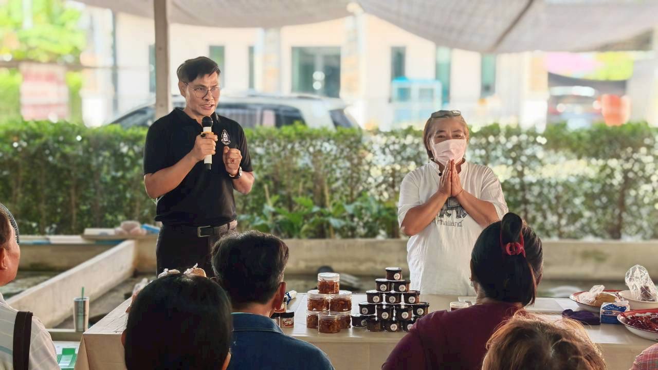  จัดกิจกรรมฝึกอบรมและศึกษาดูงาน แก่สมาชิก กลุ่มแปลงใหญ่ผู้เลี้ยงกุ้งก้ามกรามบางแพ 