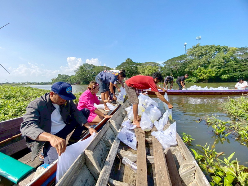 ร่วมปล่อยพันธุ์กุ้งก้ามกราม ลงสู่คลองปากประ อ.เมือง จ.พัทลุง