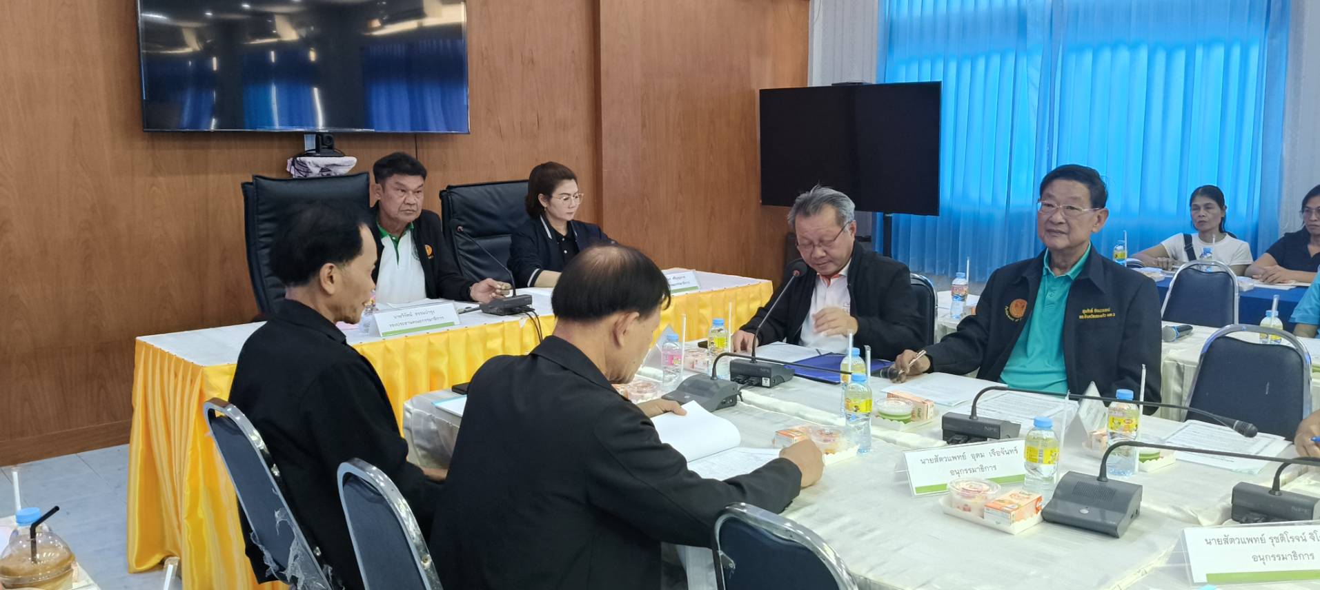 เข้าร่วมประชุมกับคณะกรรมาธิการการเกษตรและสหกรณ์วุฒิสภาในการเดินทางมาศึกษาดูงานเกี่ยวกับปัญหาหนี้สินเกษตรกรผู้เลี้ยงโค