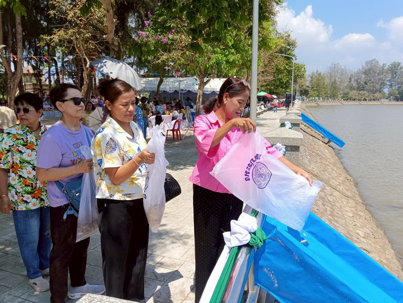 สนับสนุนพันธุ์ปลากินพืช เพื่อปล่อยลงสู่ทะเลสาบสงขลา ในประเพณีวันสงกรานต์ 2569