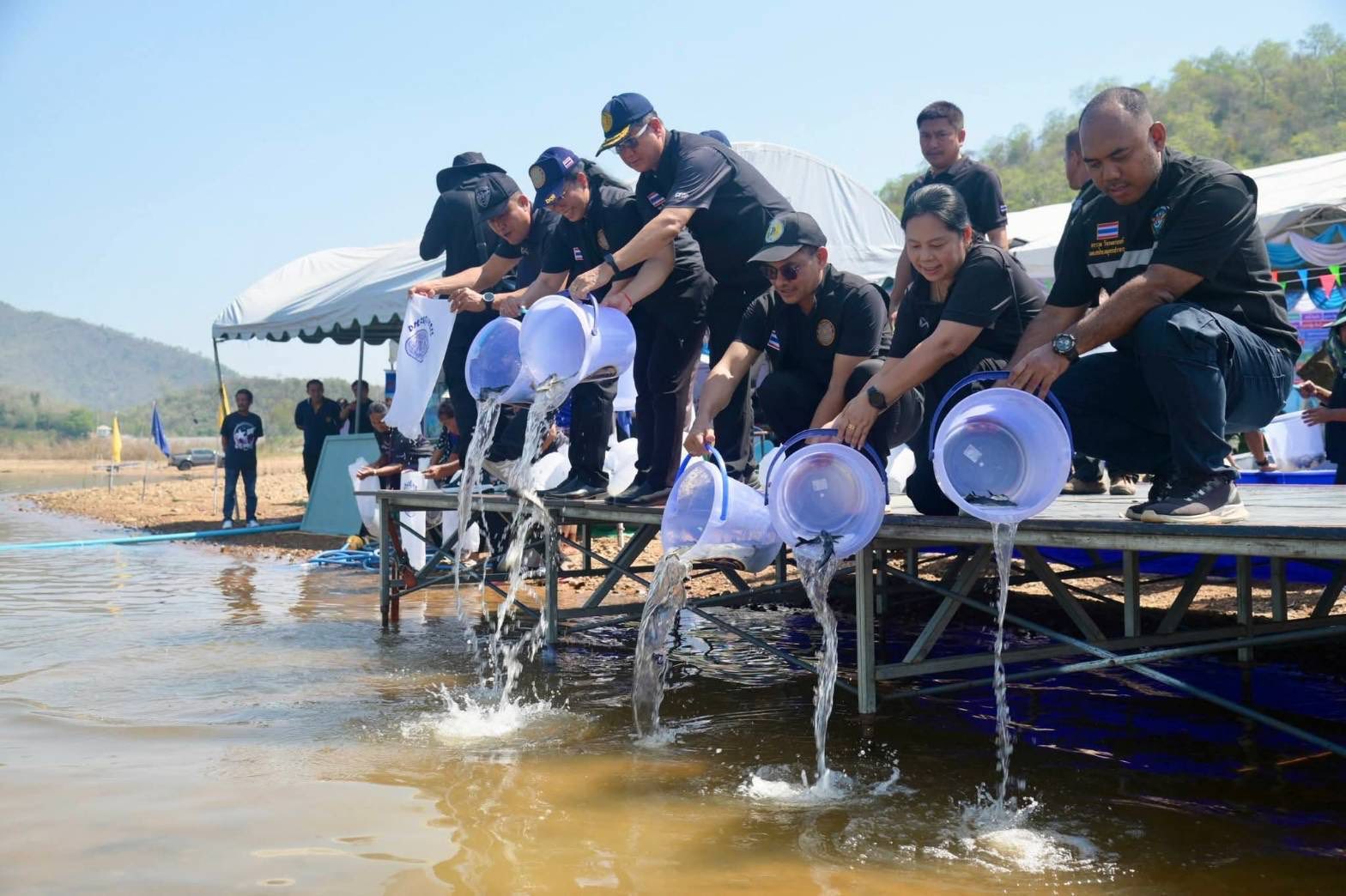 ร่วมโครงการฝังไมโครชิพและปล่อยพันธุ์ปลาบึก เพื่อการบริหารจัดการทรัพยากรปลาบึก