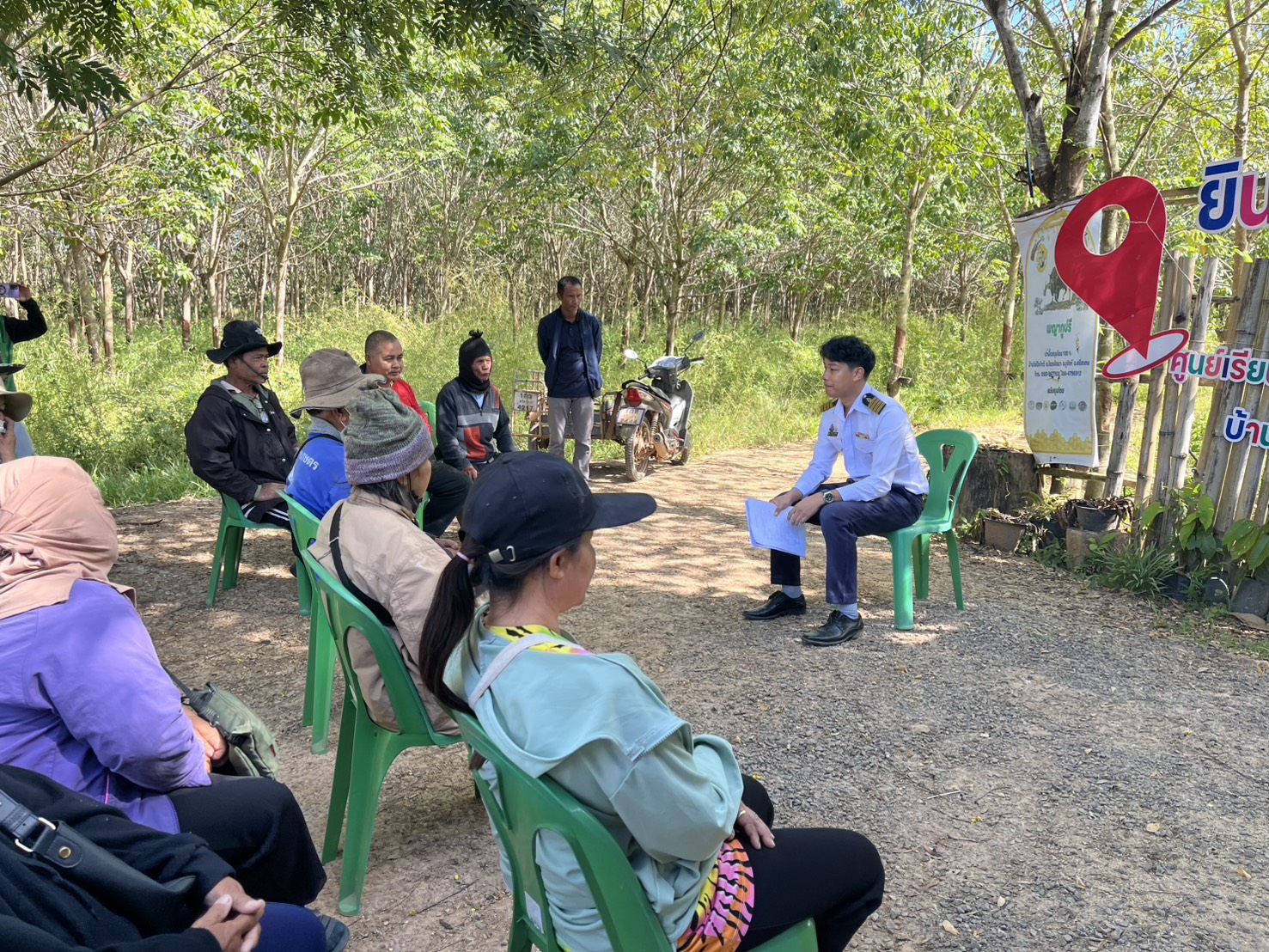ลงพื้นที่พูดคุยกับกลุ่มเกษตรกรที่มีความสนใจในการเลี้ยงสัตว์น้ำ พร้อมทั้งหารือแนวทางการจัดตั้งกลุ่มองค์กรด้านประมงในพื้นที่