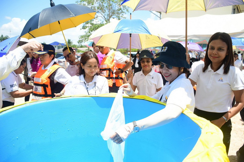 สนับสนุนพันธุ์กุ้งก้ามกราม เพื่อปล่อยลงสู่ทะเลสาบสงขลา อ.ปากพะยูน จ.พัทลุง..คลิก