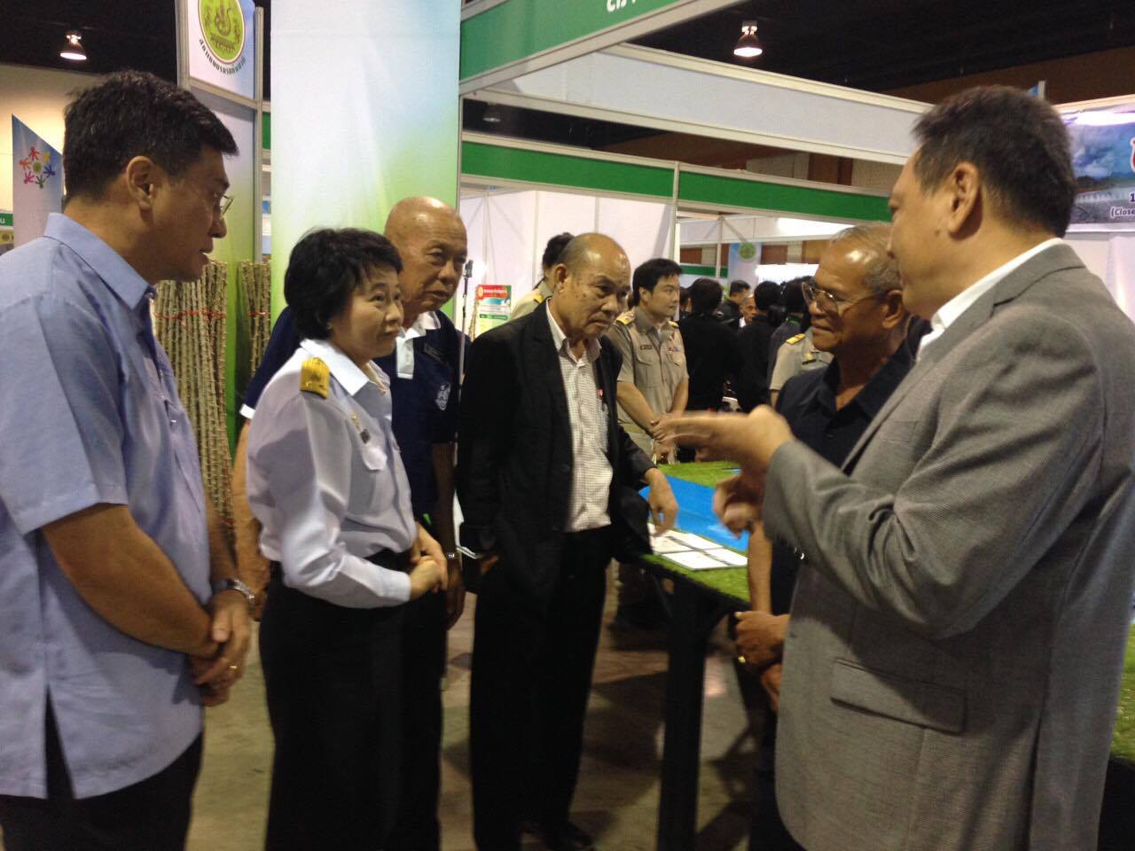 ร่วมงานสานพลังประชารัฐ สร้างเศ..ชมภาพ