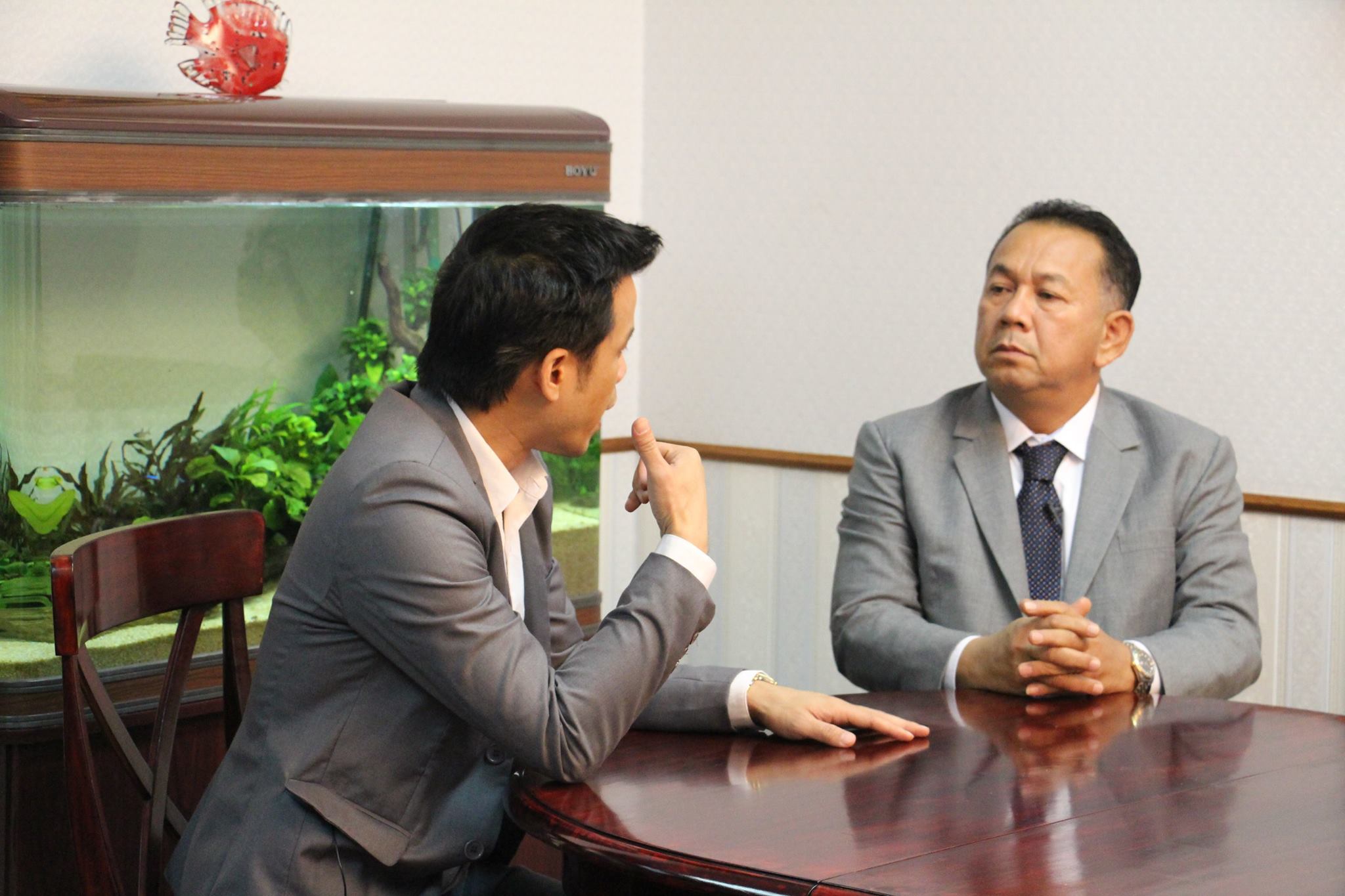 ให้สัมภาษณ์กับสื่อมวลชน ประเด็..ชมภาพ