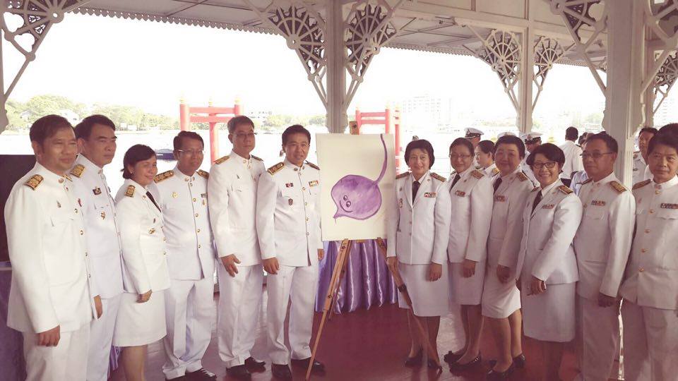 ทรงปล่อยพันธุ์ปลาเพื่อบำเพ็ญพร..ชมภาพ