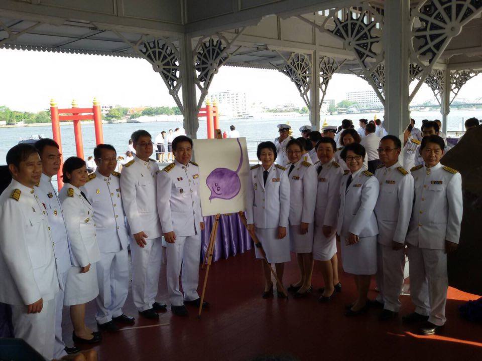 ทรงปล่อยพันธุ์ปลาเพื่อบำเพ็ญพร..ชมภาพ