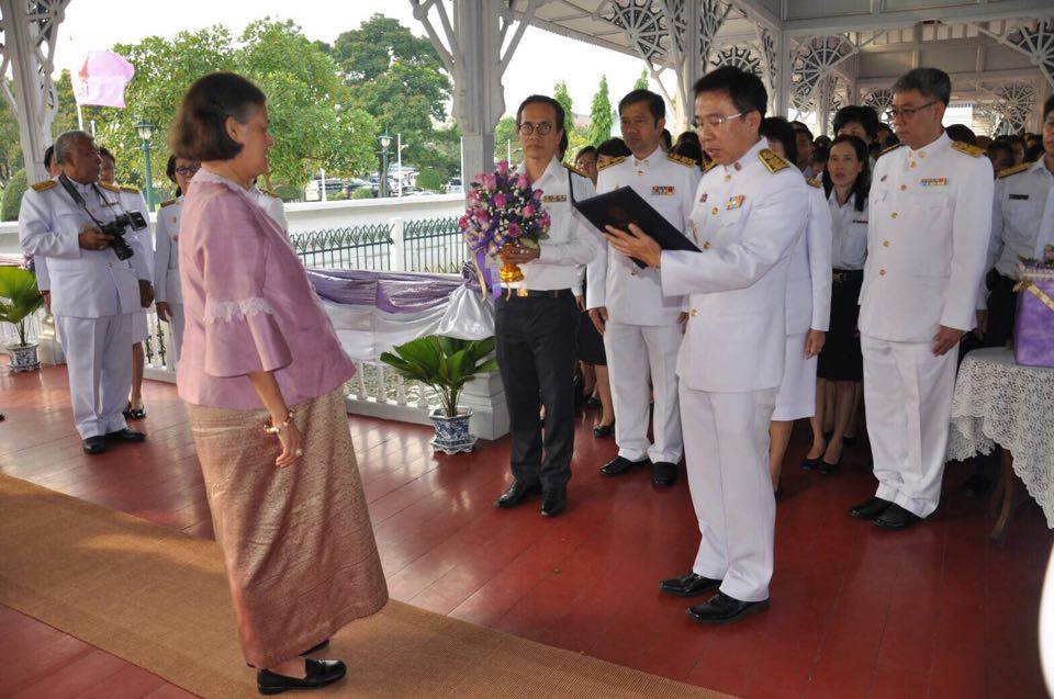 ทรงปล่อยพันธุ์ปลาเพื่อบำเพ็ญพร..ชมภาพ