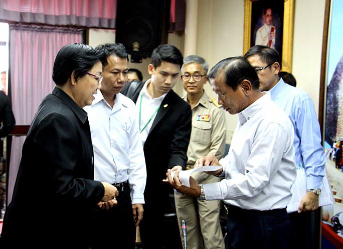 พลเอกฉัตรชัย สาริกัลยะ รัฐมนตร..ชมภาพ