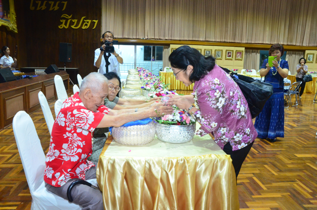 สืบสาน สงกรานต์ไทย ปี 2559  กร..ชมภาพ