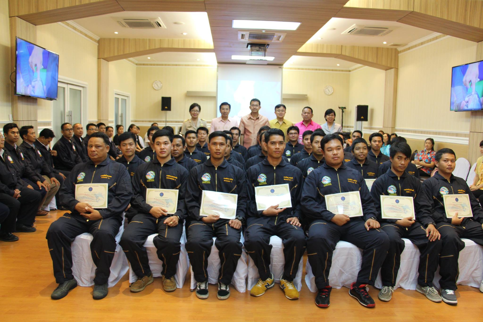 กรมประมงจัดพิธีมอบประกาศนียบัต..ชมภาพ