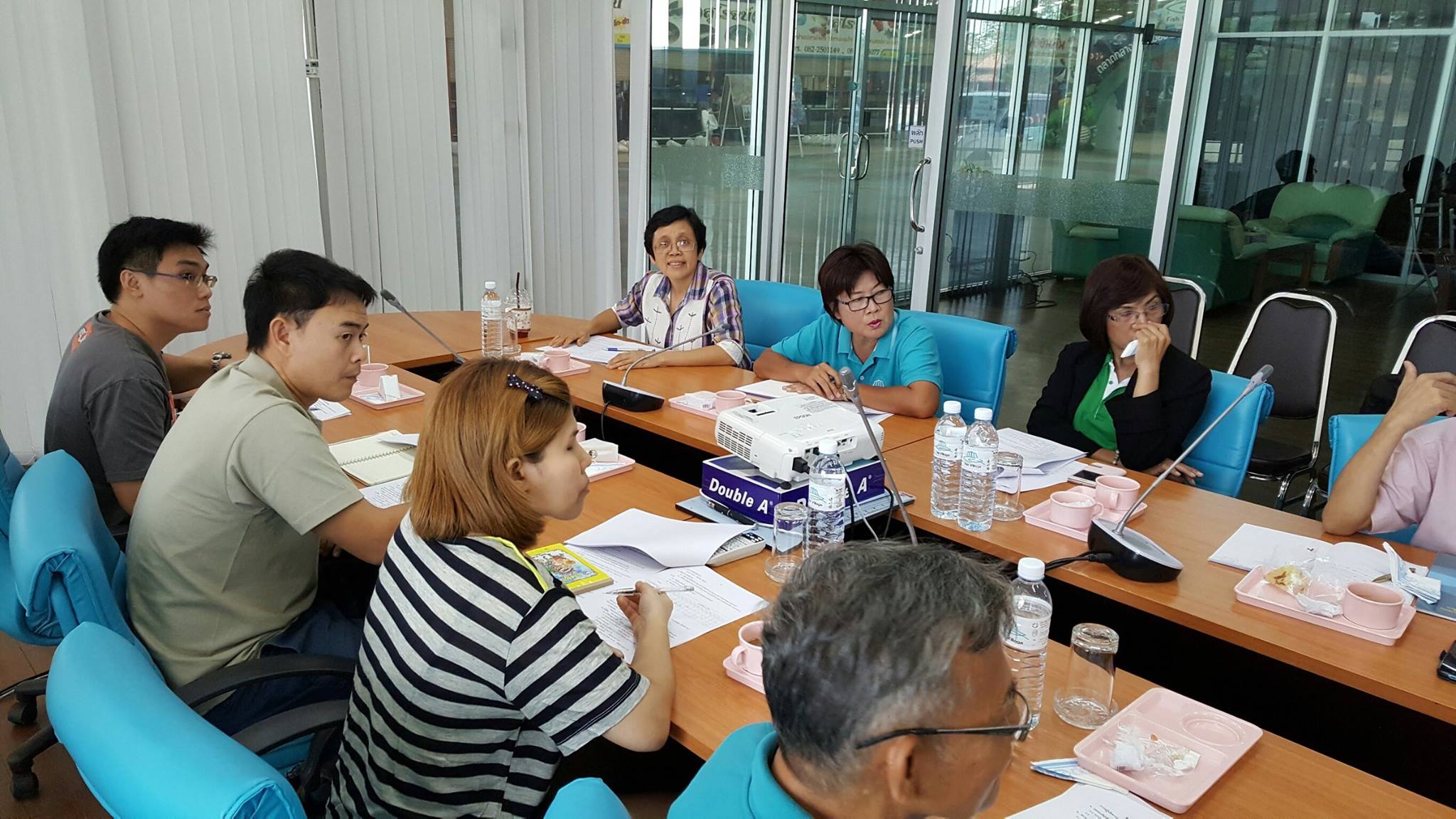 ประชุมร่วมกับตลาดกลางปลาสวยงาม..ชมภาพ