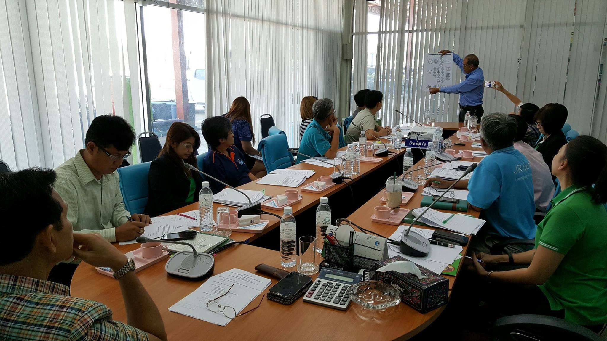 ประชุมร่วมกับตลาดกลางปลาสวยงาม..ชมภาพ