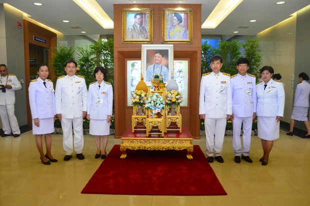 ร่วมลงนามถวายพระพร เนื่องในวัน..ชมภาพ