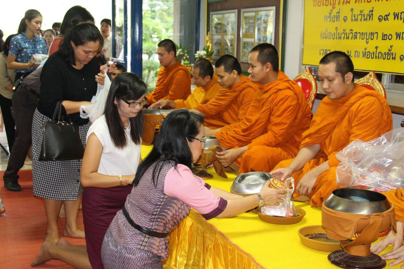 ถวายข้าวสารอาหารแห้ง และถวายภั..ชมภาพ