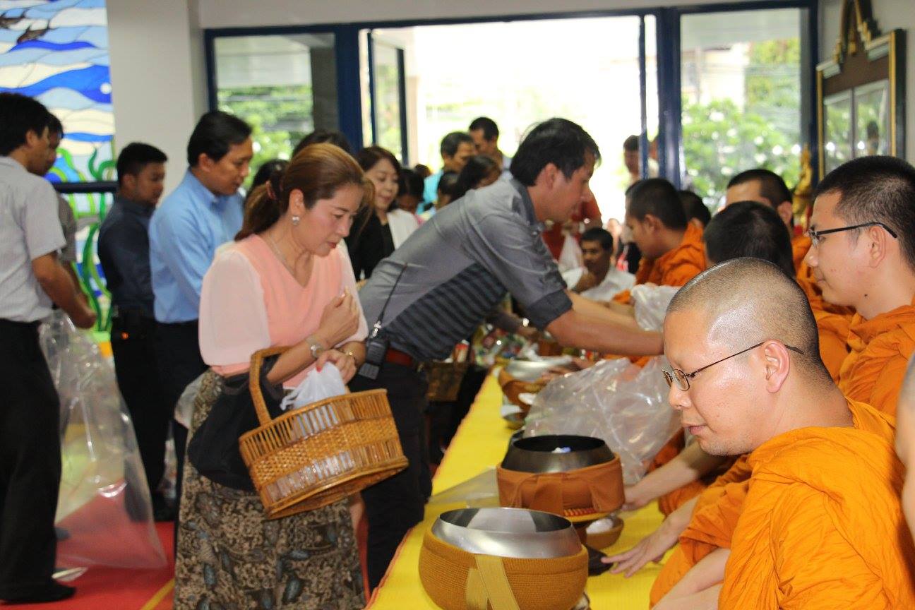 ถวายข้าวสารอาหารแห้ง และถวายภั..ชมภาพ