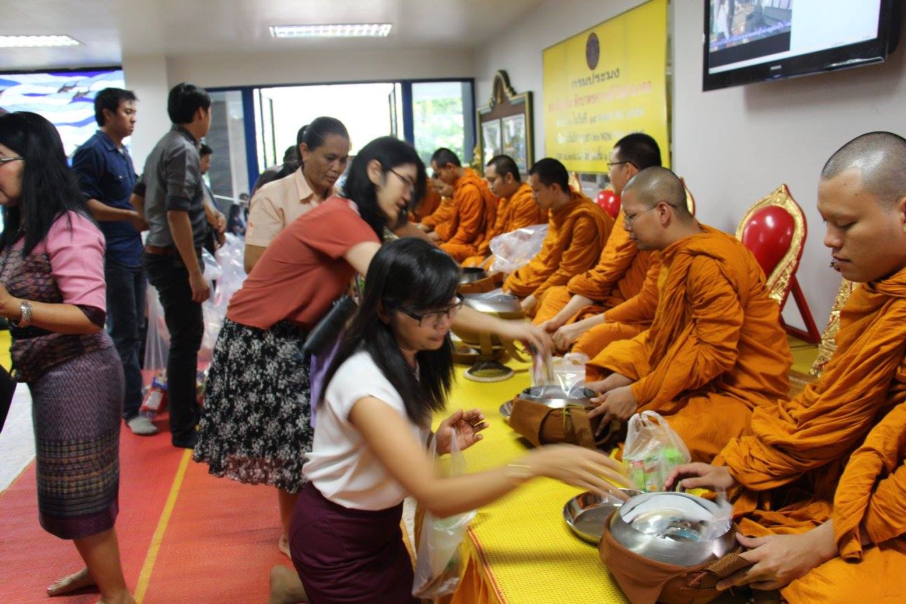 ถวายข้าวสารอาหารแห้ง และถวายภั..ชมภาพ
