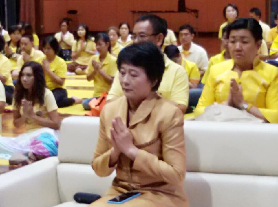  ร่วมถวายภัตตาหารเช้าและฟังธรร..ชมภาพ