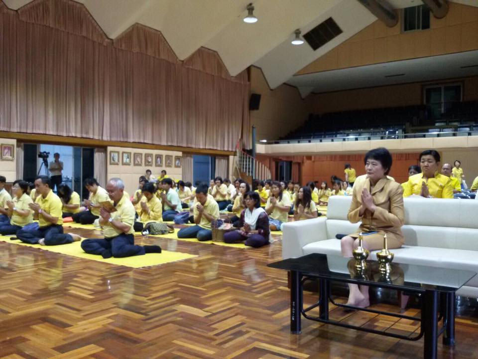  ร่วมถวายภัตตาหารเช้าและฟังธรร..ชมภาพ