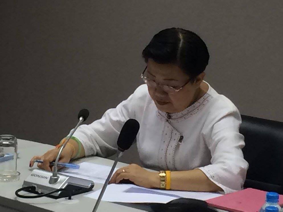 ประธานการประชุมทบทวน Rodmap ตร..ชมภาพ