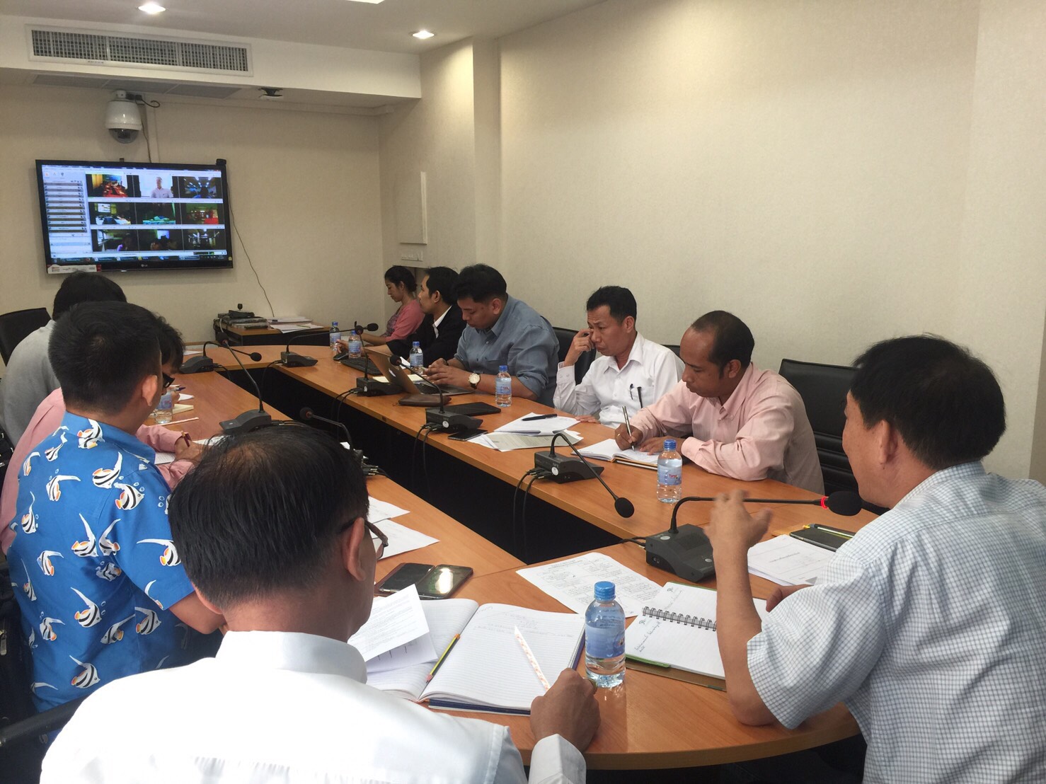ร่วมหารือผ่านการประชุม confere..ชมภาพ