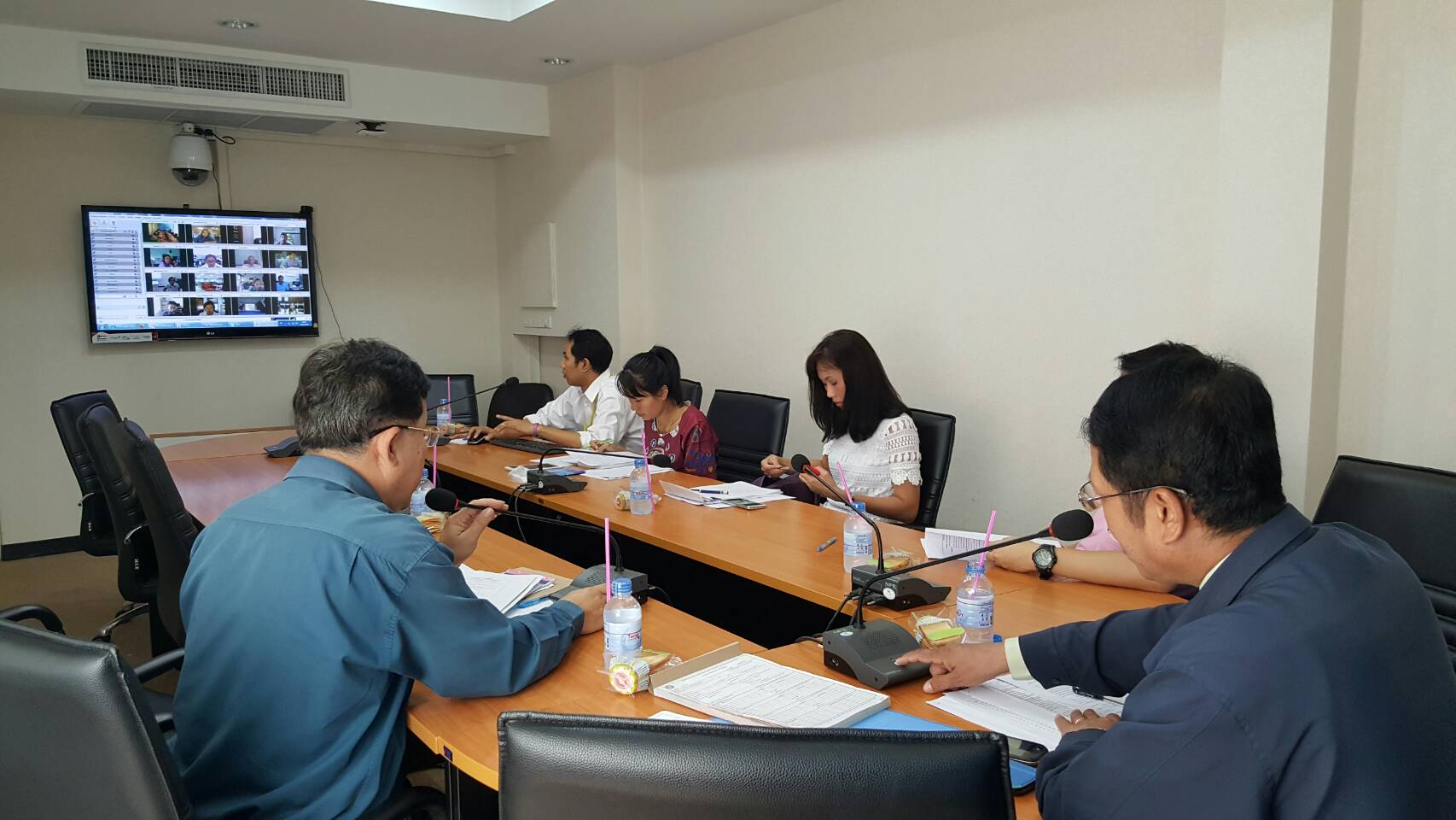 การประชุม Conference  กับเจ้าห..ชมภาพ
