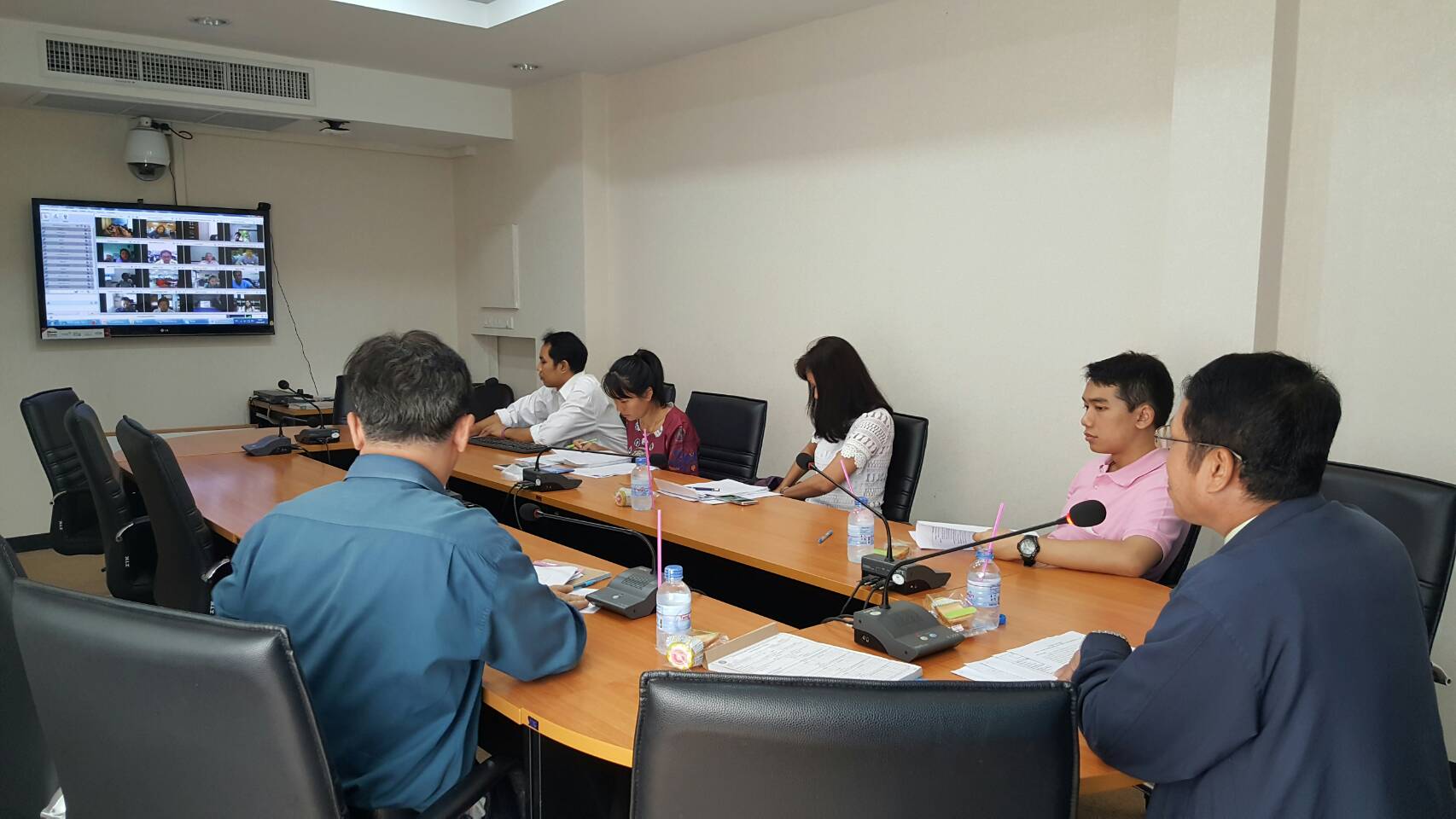 การประชุม Conference  กับเจ้าห..ชมภาพ