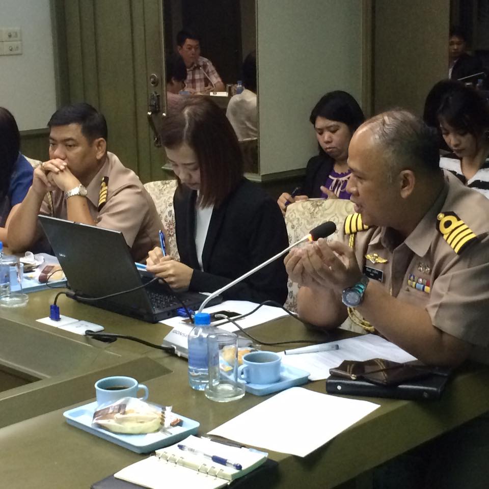 ประชุมเรื่องการดำเนินการหนังสื..ชมภาพ