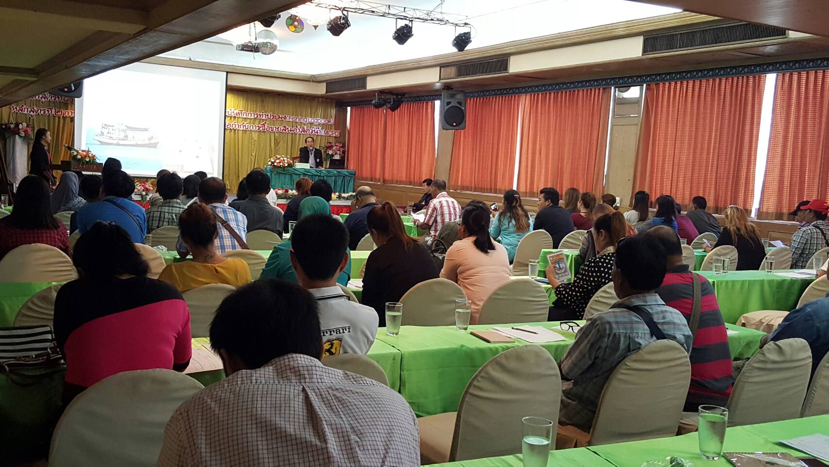โครงการฝึกอบรมเชิงปฏิบัติการหล..ชมภาพ