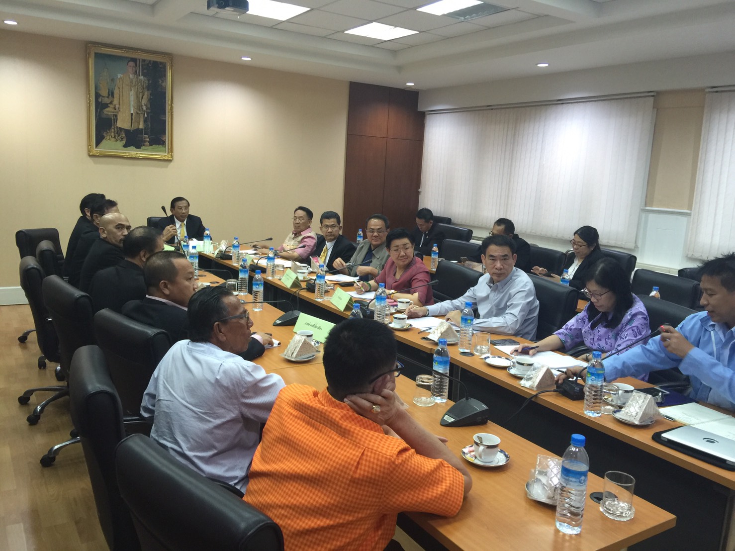 ร่วมประชุมหารือเรื่องแนวทางการ..ชมภาพ