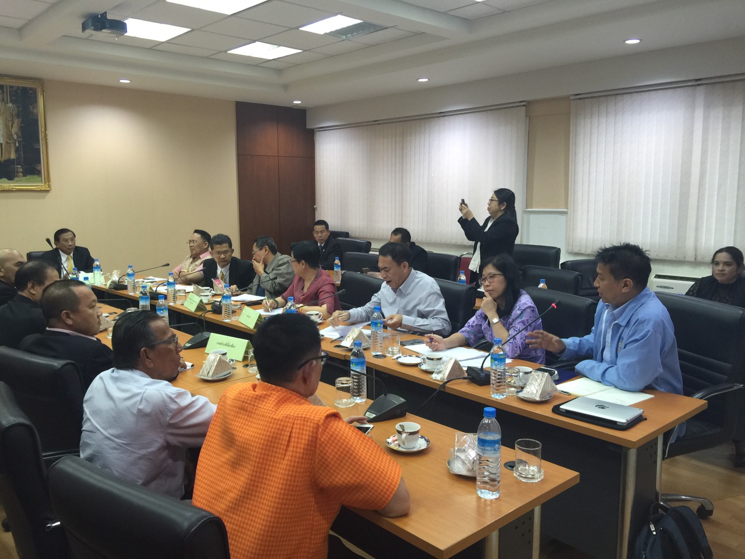 ร่วมประชุมหารือเรื่องแนวทางการ..ชมภาพ