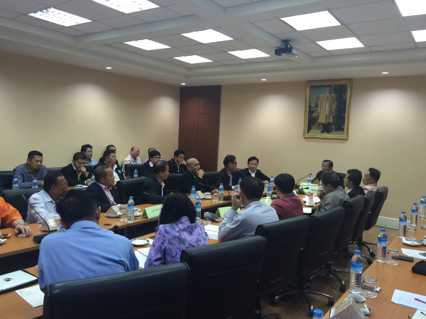 ร่วมประชุมหารือเรื่องแนวทางการ..ชมภาพ