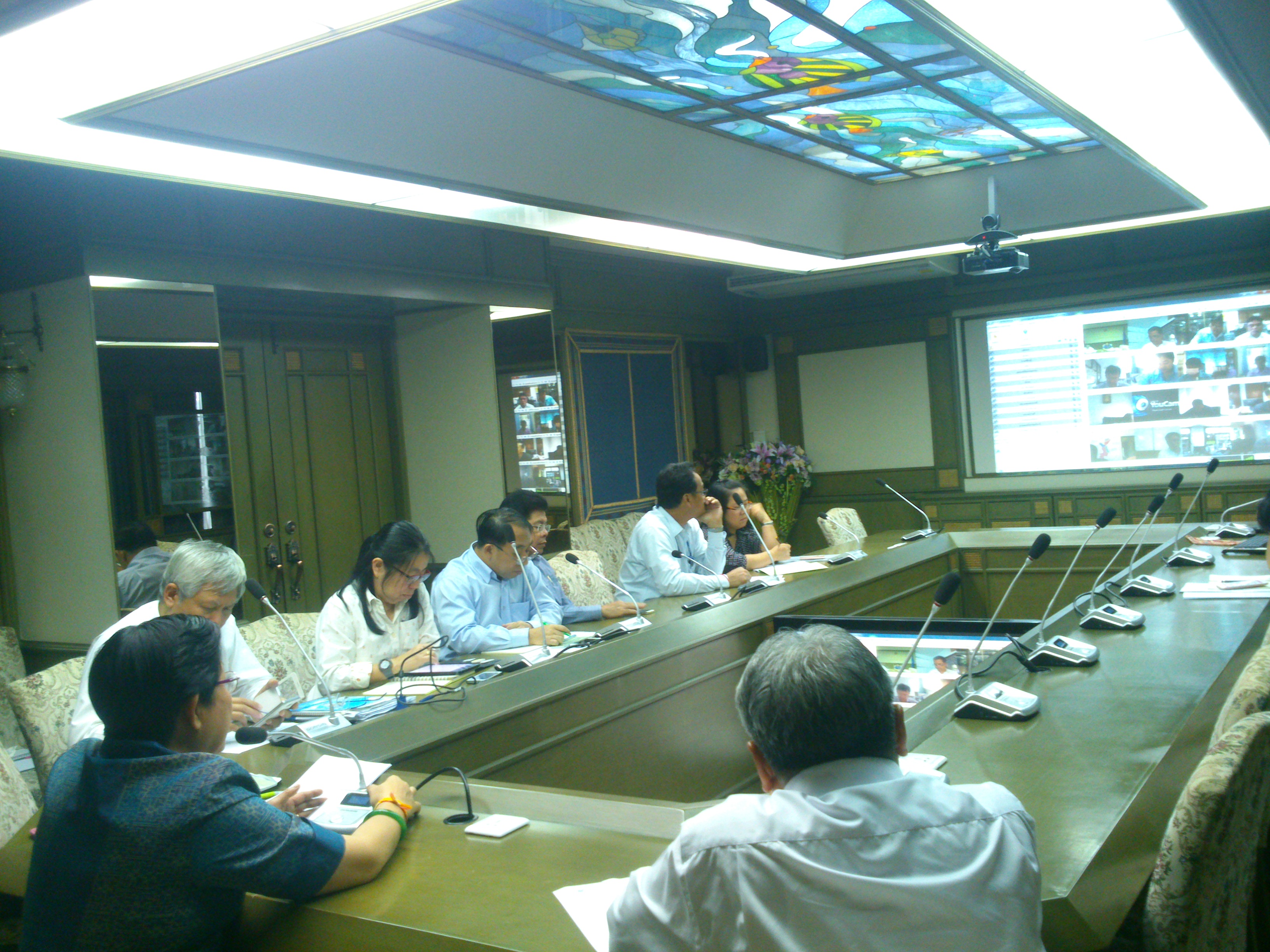 ประชุมทางไกลกับสำนักงานประมงจั..ชมภาพ