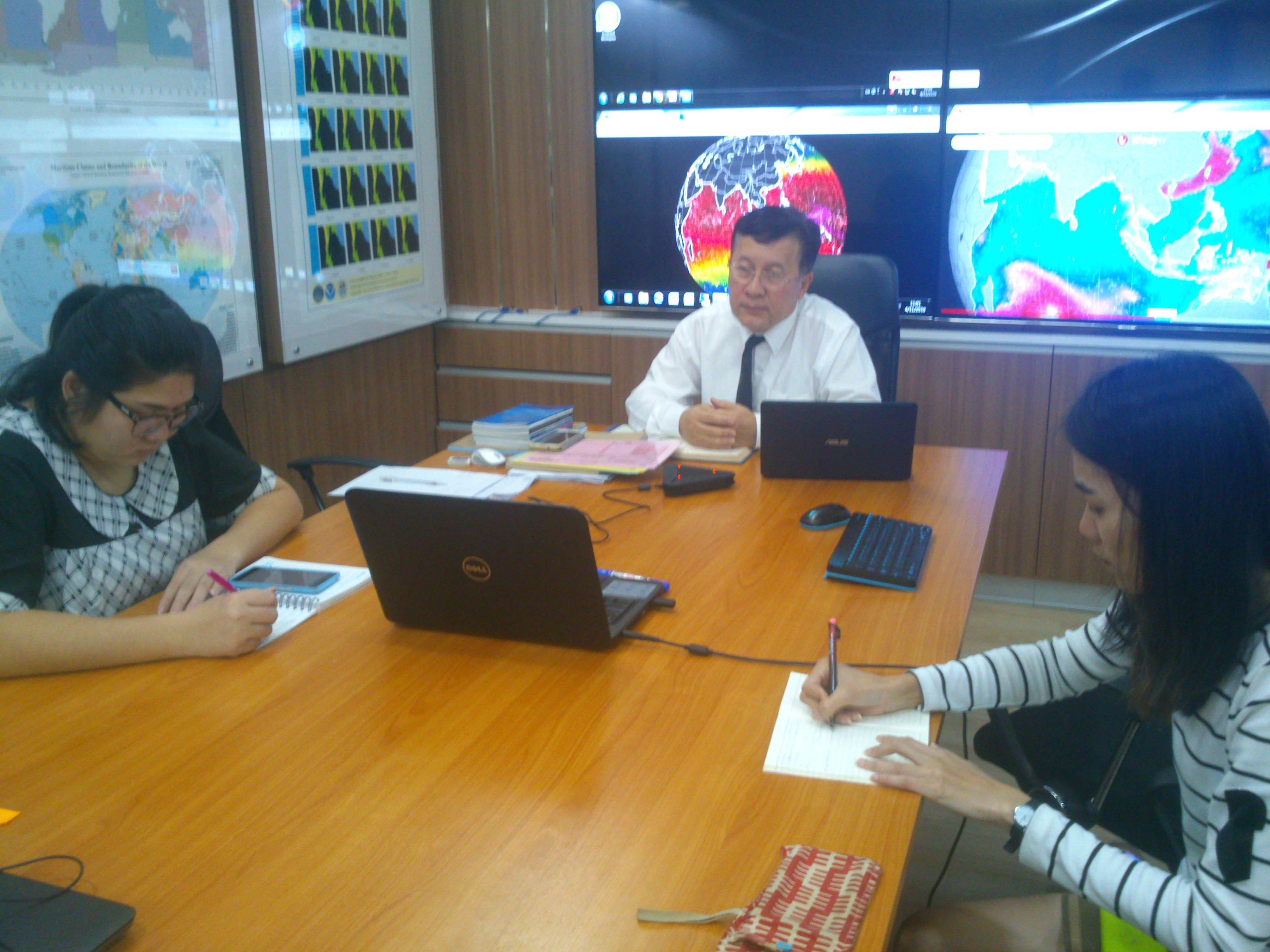 ประชุมconferenceและเจ้าหน้าที่..ชมภาพ