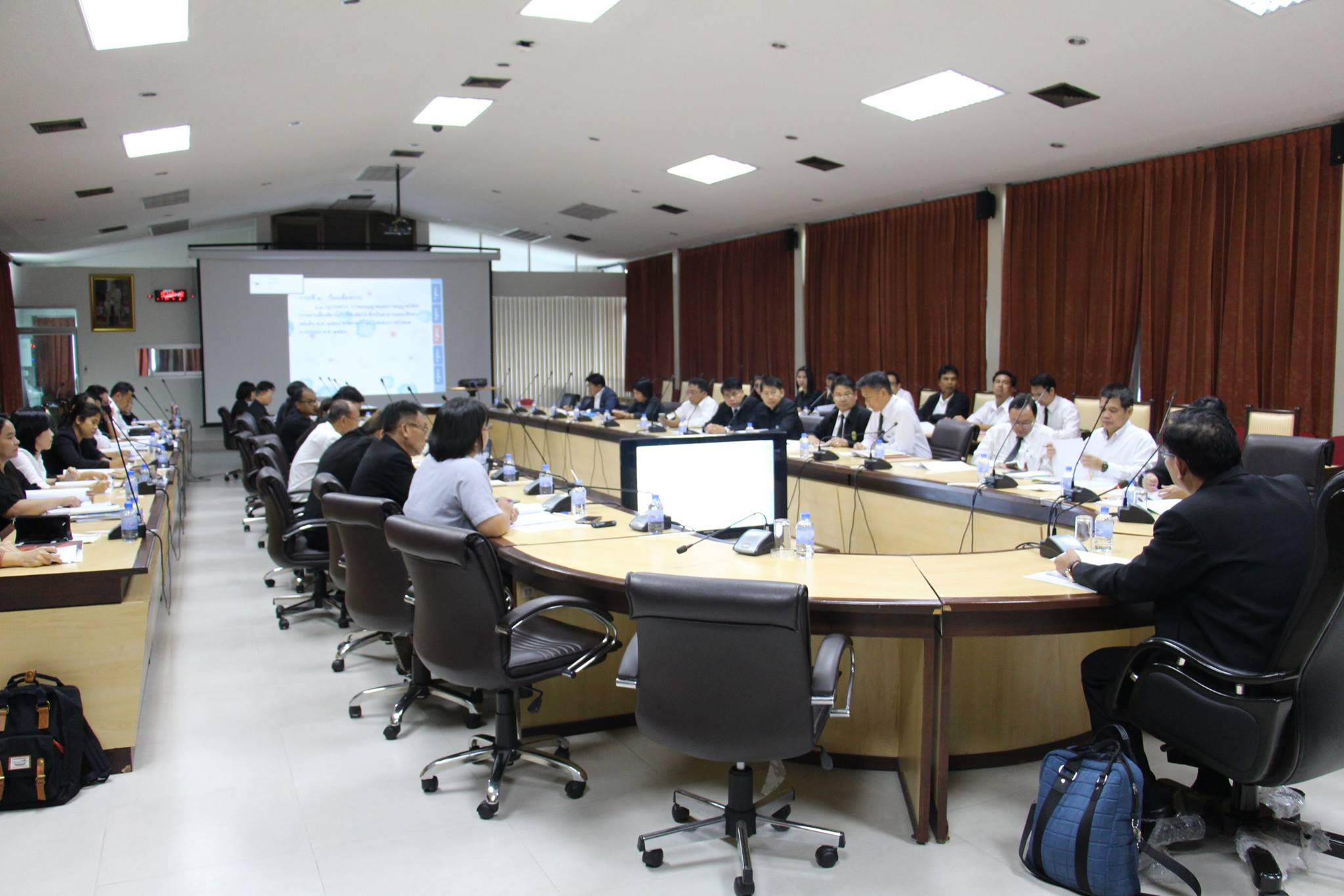 การประชุม เรื่อง แนวทางการกำหน..ชมภาพ