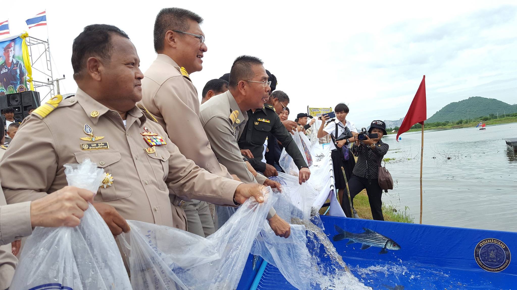 โครงการเฉลิมพระเกียรติสมเด็จพร..ชมภาพ