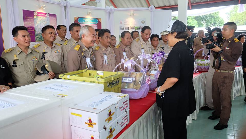 เฝ้าทูลละอองพระบาท พลเอกหญิง ส..ชมภาพ
