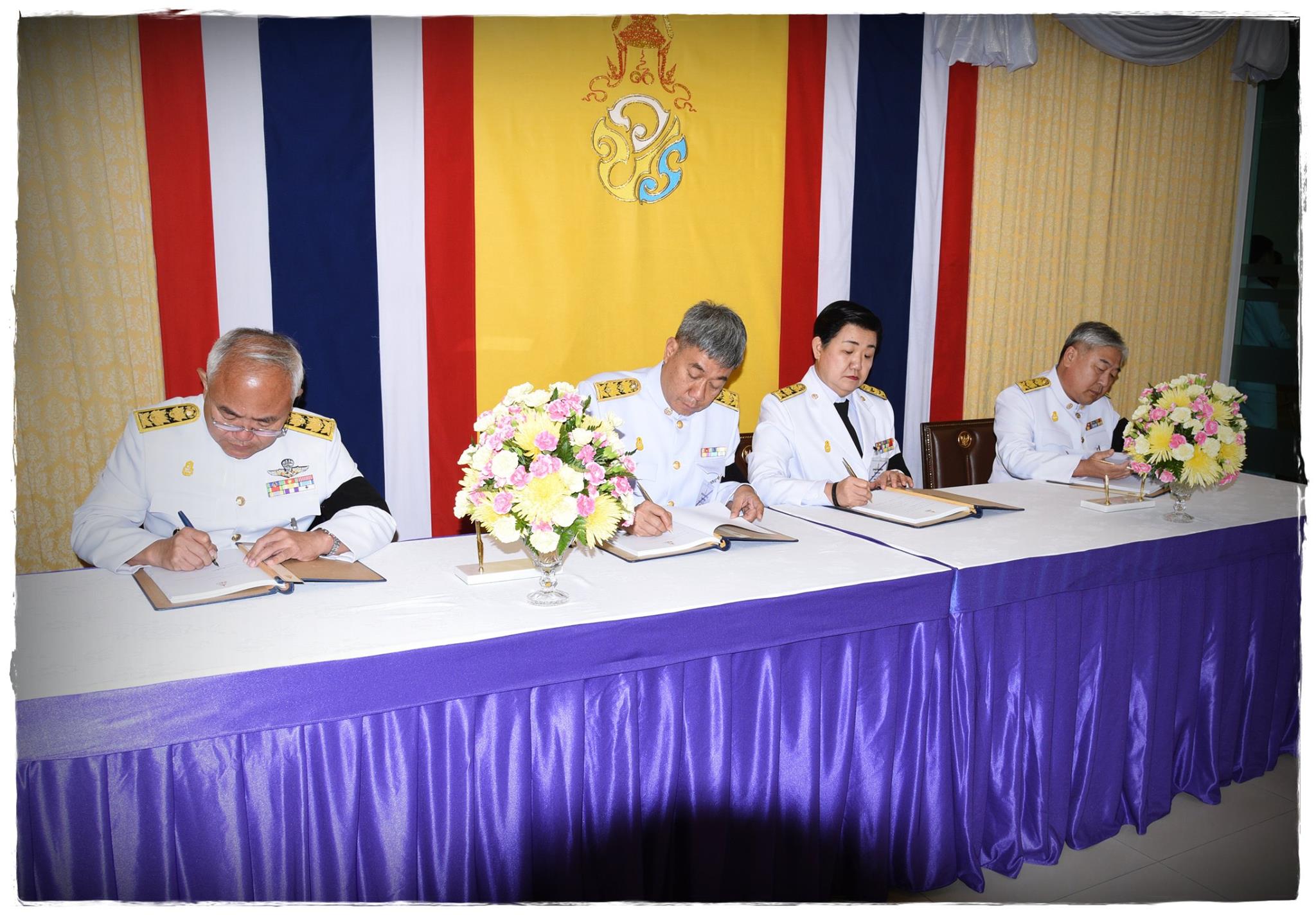  นายอดิศร พร้อมเทพ อธิบดีกรมปร..ชมภาพ