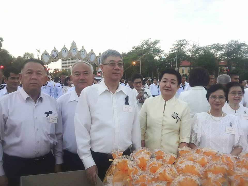 ร่วมในพิธีทำบุญตักบาตรถวายเป็น..ชมภาพ