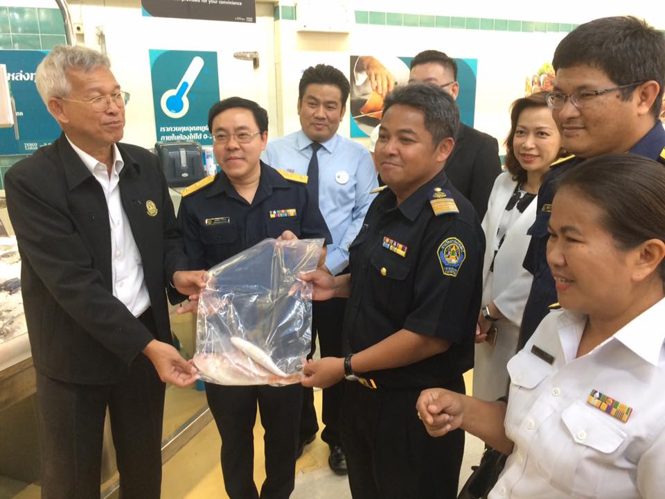 ตรวจตลาดสินค้าทางการเกษตร เพื่..ชมภาพ