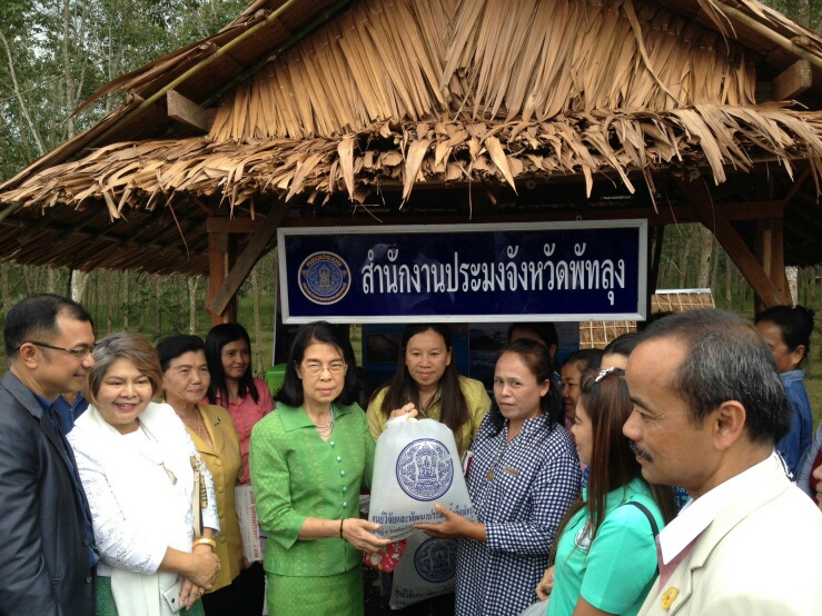 ศปจ.พัทลุง ร่วมจัดนิทรรศการคลิ..ชมภาพ