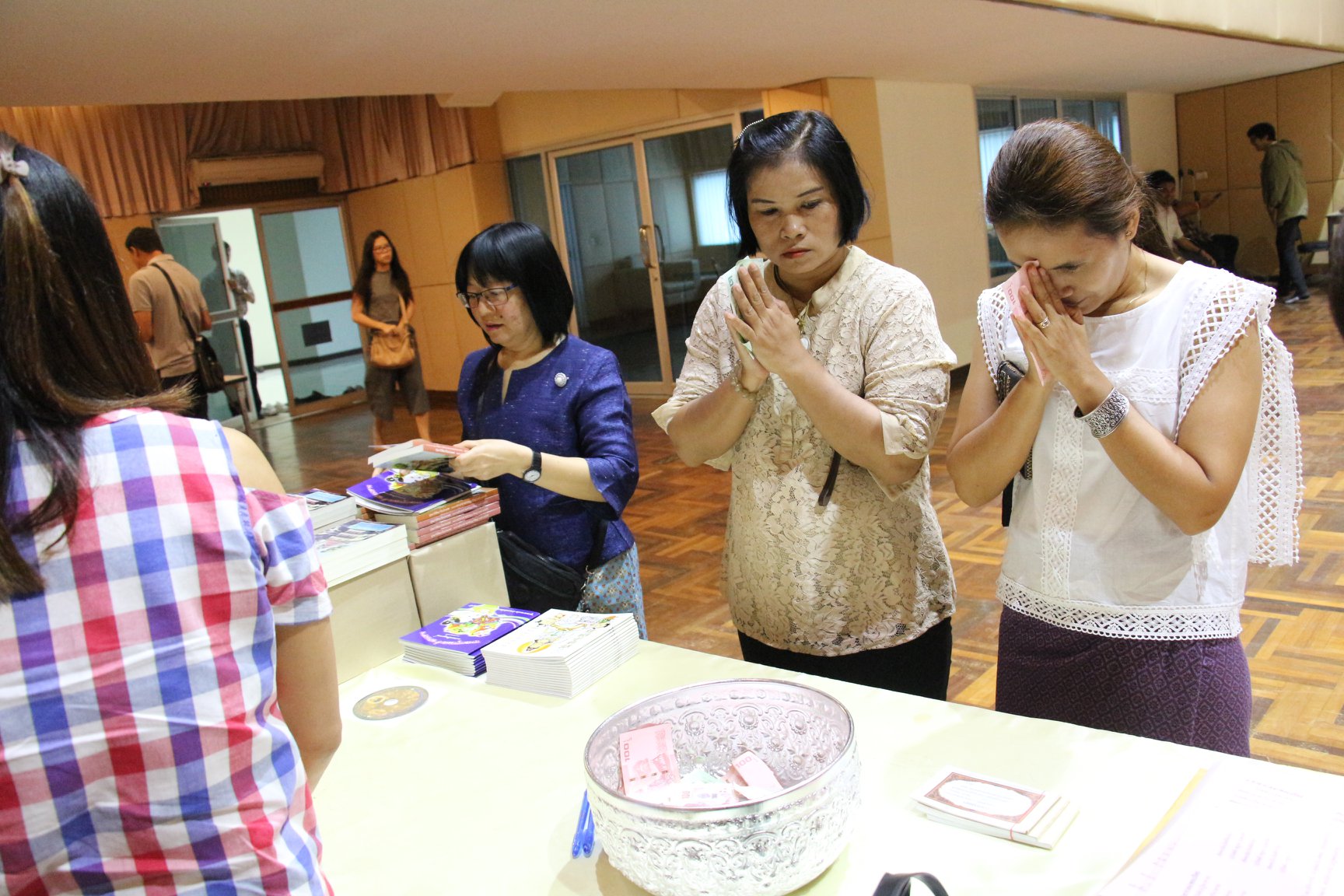 นางอุมาพร พิมลบุตร รองอธิบดีกร..ชมภาพ