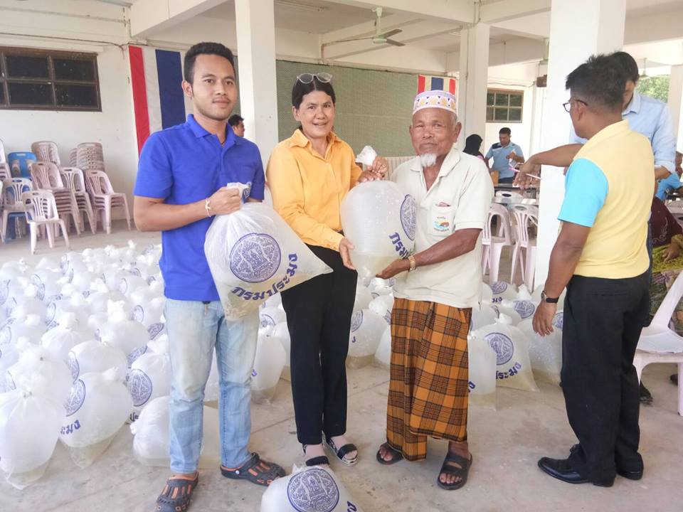 มอบพันธุ์สัตว์น้ำจืดให้เกษตรกร..ชมภาพ