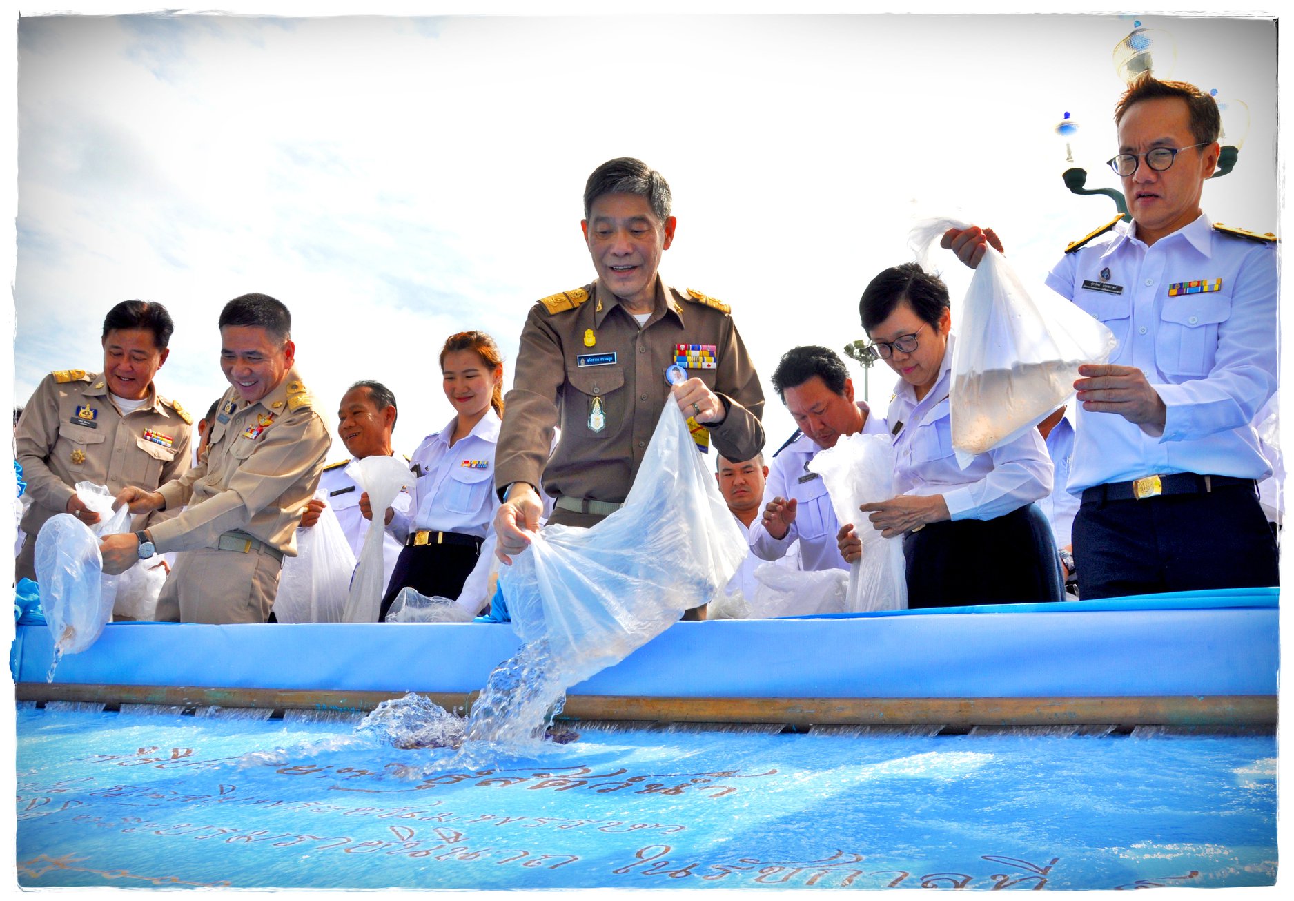 ท่าชัยยุทธ ศูนย์ศิลปาชีพบางไทร..ชมภาพ