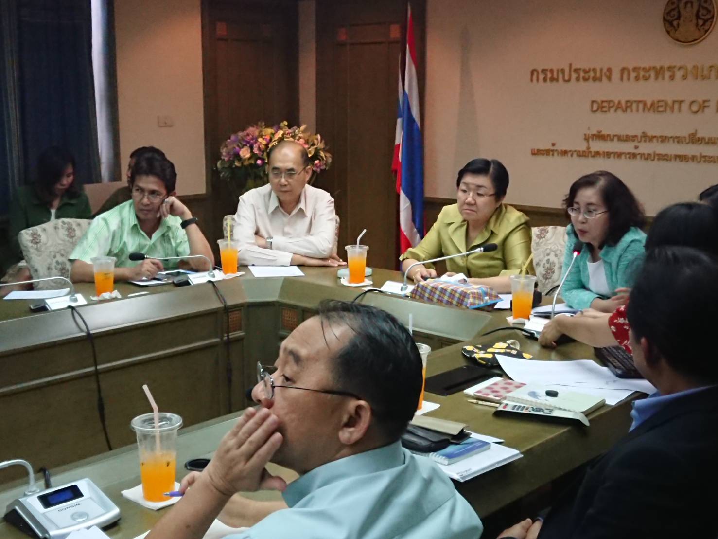 นางอุมาพร พิมลบุตร รองอธิบดีกร..ชมภาพ