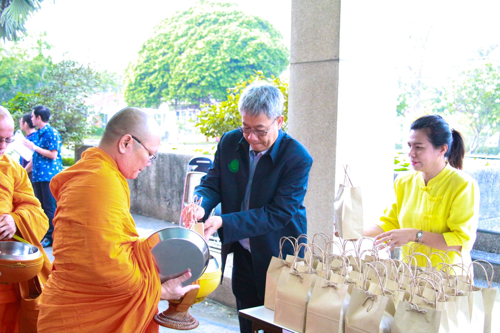 ดร.อดิศร พร้อมเทพ อธิบดีกรมประ..ชมภาพ