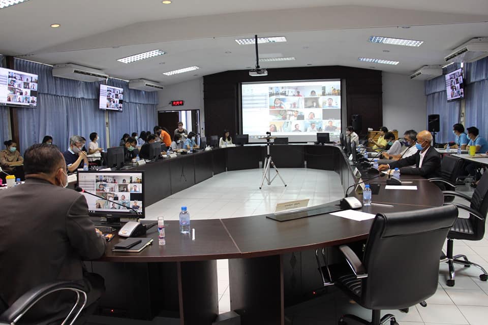 ประชุมคณะกรรมการขับเคลื่อนอุตส..ชมภาพ